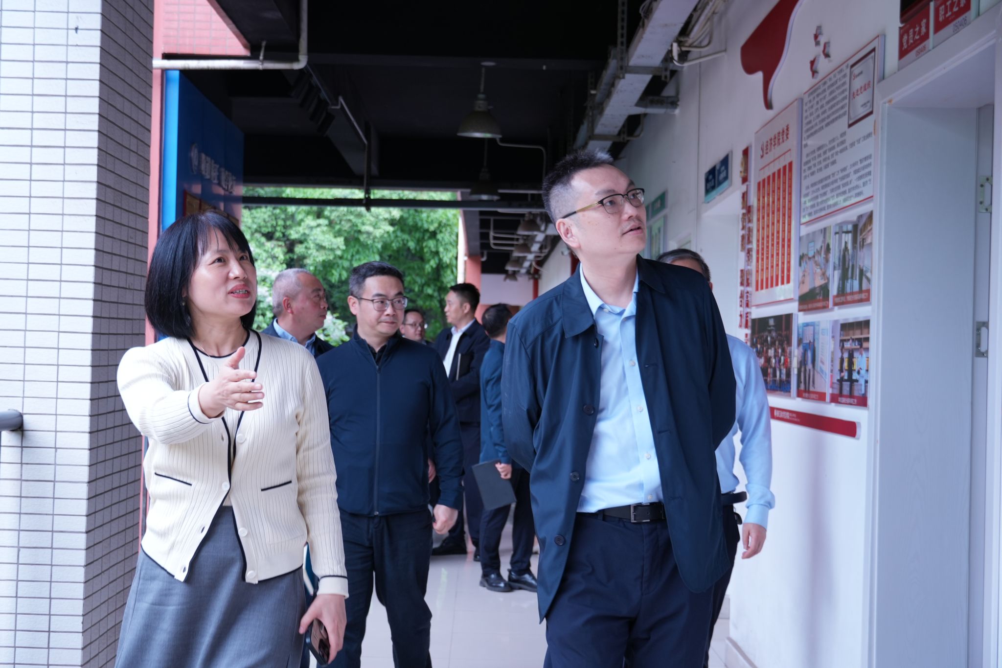 温涛校长带队到BB贝博艾弗森官方网站、金融学院开展学科、专业及一体化建设4.JPG