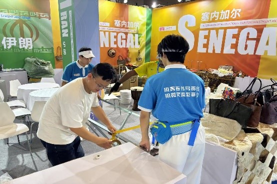 5月25日 贝博官网青年志愿者圆满完成第七届西洽会志愿服务工作 原图4.jpg